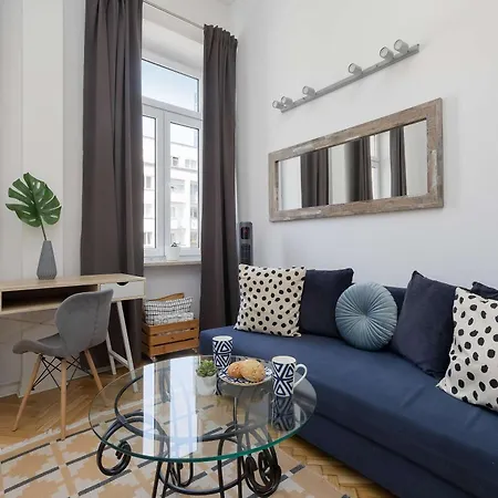 Unique With Remote Work Space In By Renters Apartamento