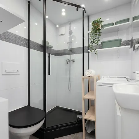 Unique With Remote Work Space In By Renters Varsóvia