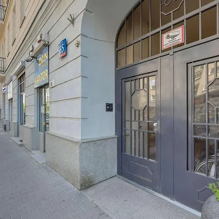 Apartamento Unique With Remote Work Space In By Renters